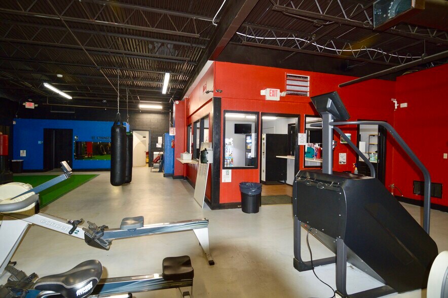 More Photos Of 1300 S Bolton St, Jacksonville Warehouse For Sale