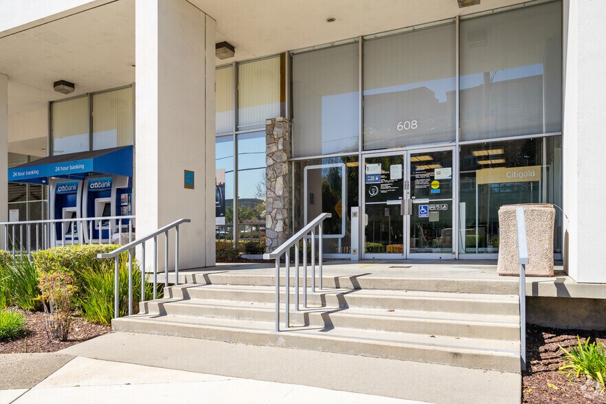 More Photos Of 608-620 San Antonio Rd, Mountain View Bank For Lease