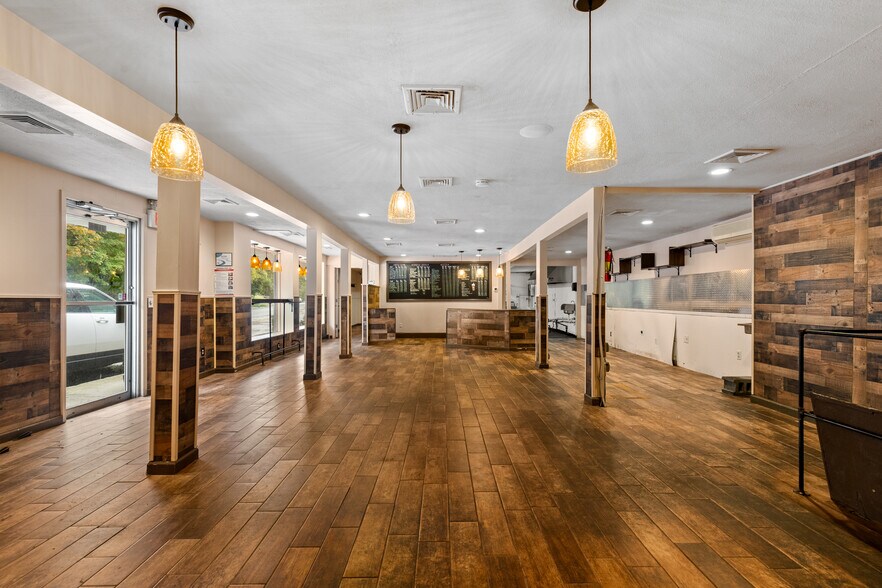 More Photos Of , Bloomingdale General Retail For Sale