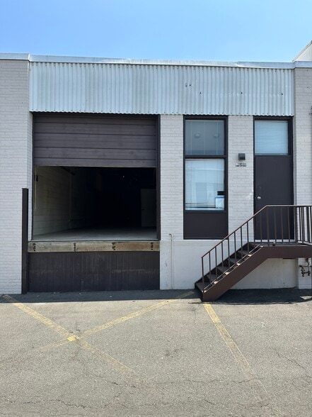More Photos Of 7527 Gary Rd, Manassas Warehouse For Sale