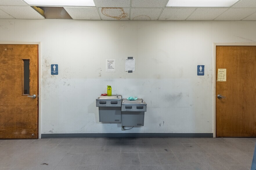 More Photos Of 111 N 12th St, West Columbia General Retail For Sale