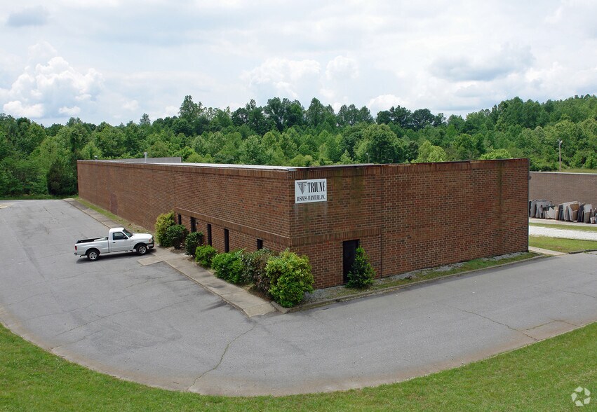Primary Photo Of 1101 Roberts Ln, High Point Warehouse For Lease