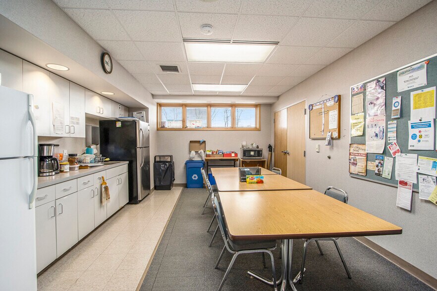 More Photos Of 7953 Adobe Rd, Kalamazoo Office For Sale