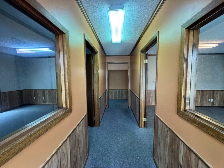 More Photos Of 1901 Old Jacksboro Hwy, LaFollette Office For Sale