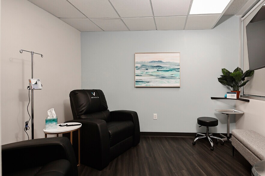 More Photos Of 114 Vision Park Blvd, Shenandoah Office For Sale