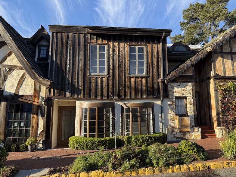 More Photos Of 6th Ave, Carmel Storefront For Lease
