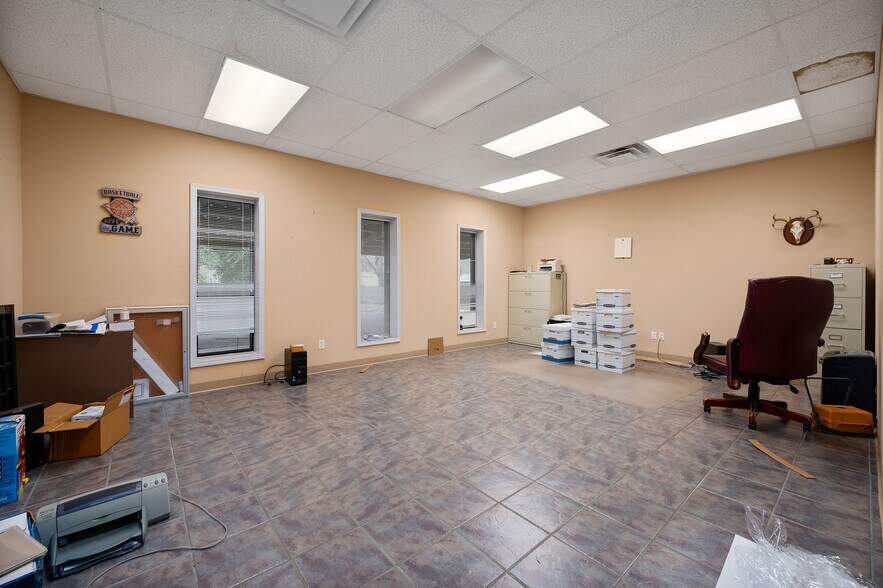 More Photos Of 12334 US-165, Glenmora Office For Sale