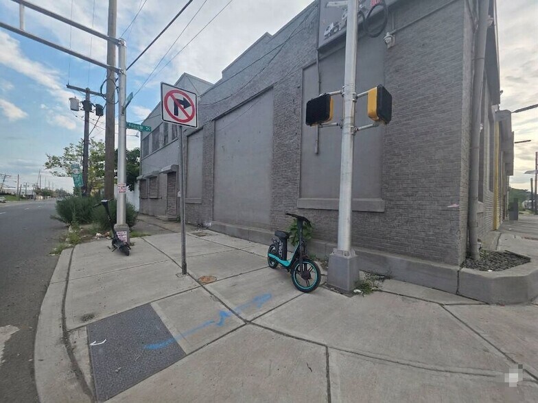 More Photos Of 413-417 Frelinghuysen Ave, Newark Light Distribution For Sale