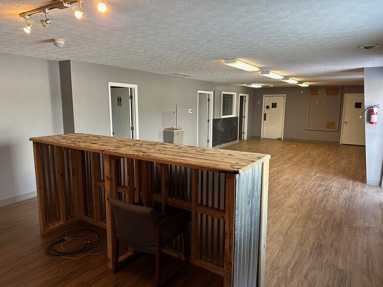 More Photos Of 27 Brians Way, Somerset Warehouse For Lease