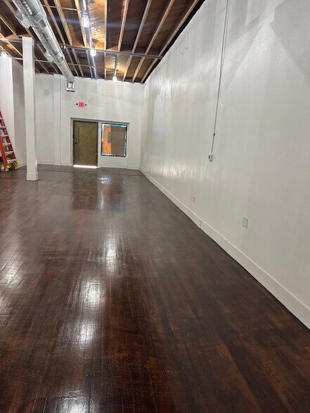 More Photos Of 1522 Wall St, Bakersfield Storefront For Lease