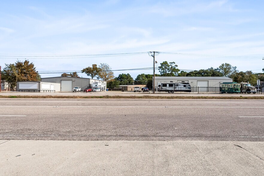 More Photos Of 3144 Texas Ave, Bridge City Warehouse For Lease