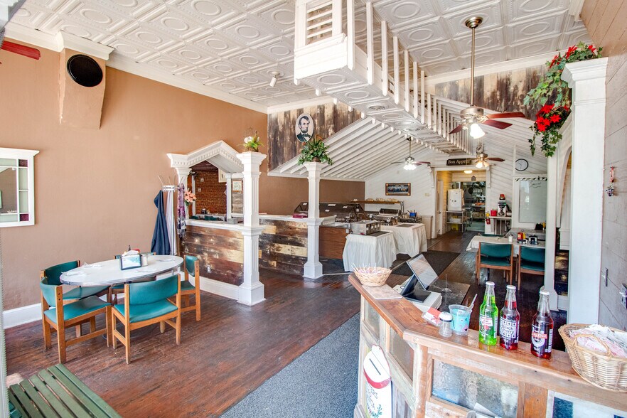 More Photos Of 223 N Pearl St, Waverly Restaurant For Sale