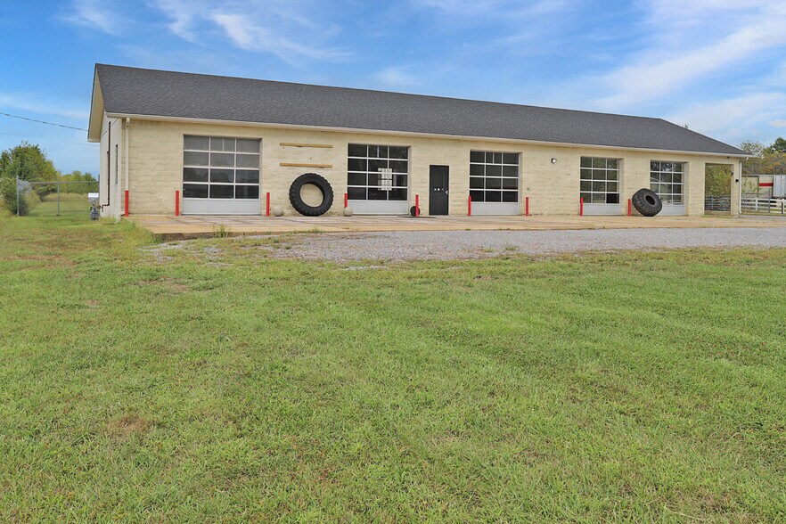 Primary Photo Of 1184 Poor Farm Rd, Murray Flex For Sale