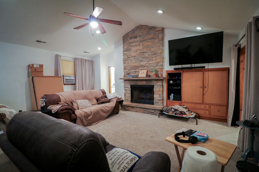 More Photos Of 40523 N Il Route 83, Antioch Apartments For Sale