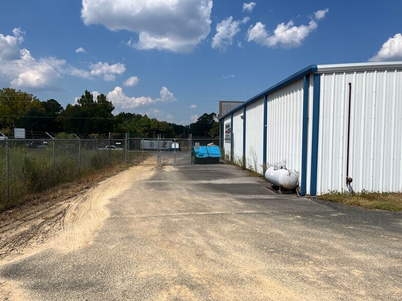 More Photos Of 106 Industrial Dr, Bonifay Storefront Retail Office For Sale