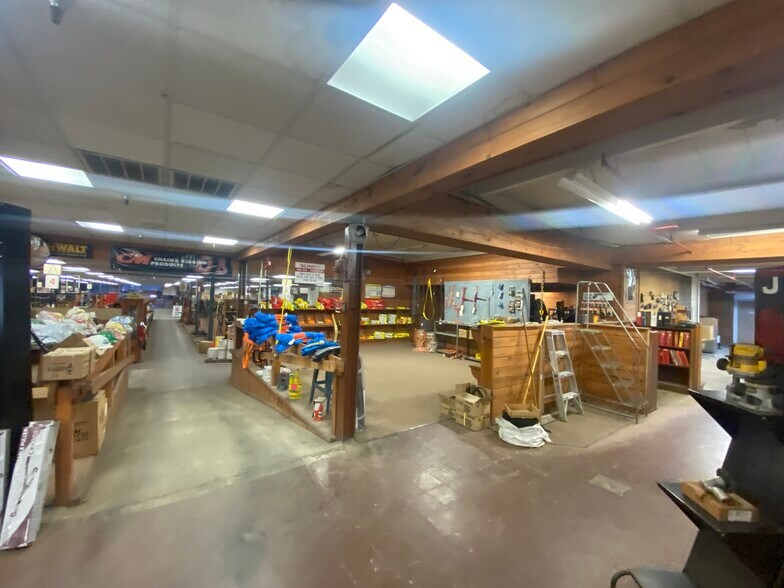 More Photos Of 1811 LeMoyne Ave, Syracuse Warehouse For Lease