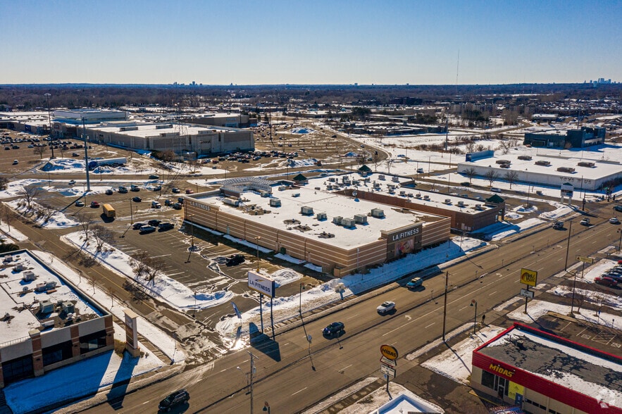 More Photos Of 1900-1940 E County Road D, Saint Paul Unknown For Lease