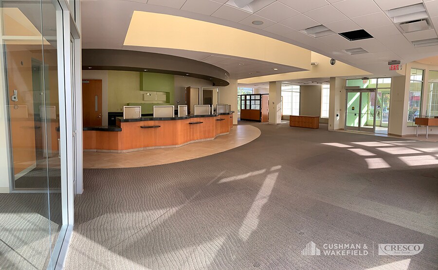 More Photos Of 1011 E Aurora Rd, Macedonia Storefront Retail Office For Lease