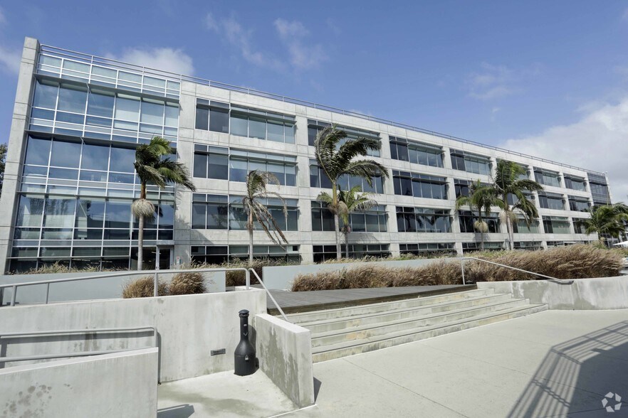 More Photos Of 5510 Lincoln Blvd, Playa Vista Office For Lease