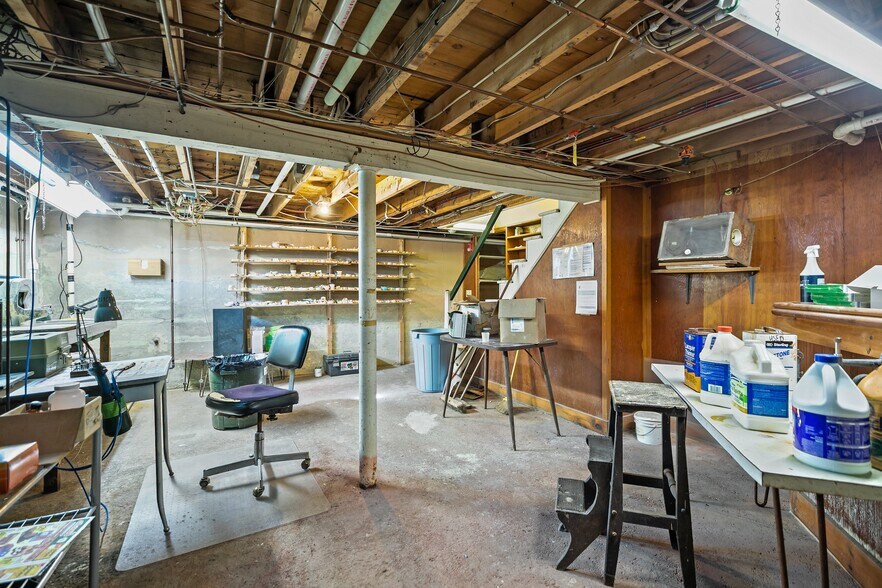 More Photos Of 74 Valley Rd, Middletown Office For Sale