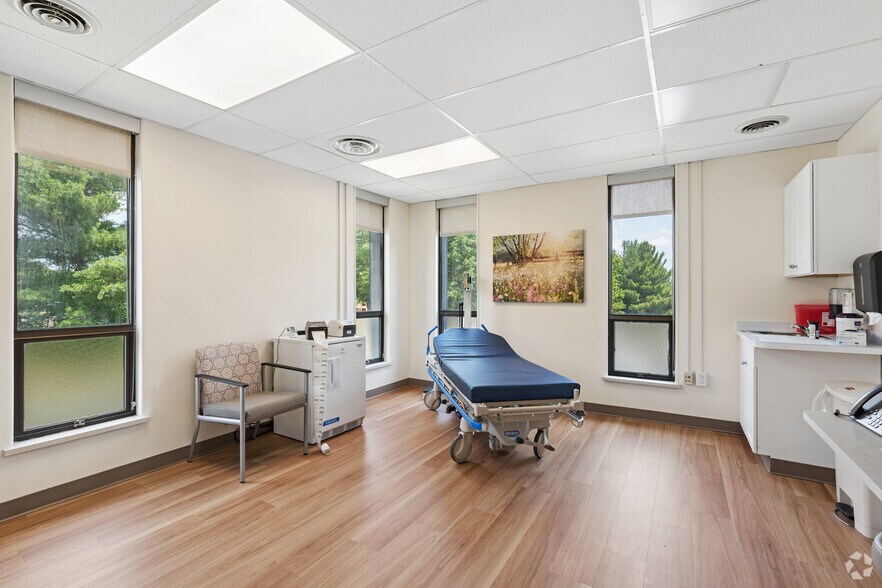 More Photos Of 1569 Medical Dr, Pottstown Office For Sale