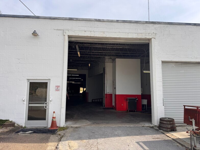 More Photos Of 4001 Bruhin Rd, Knoxville Warehouse For Sale