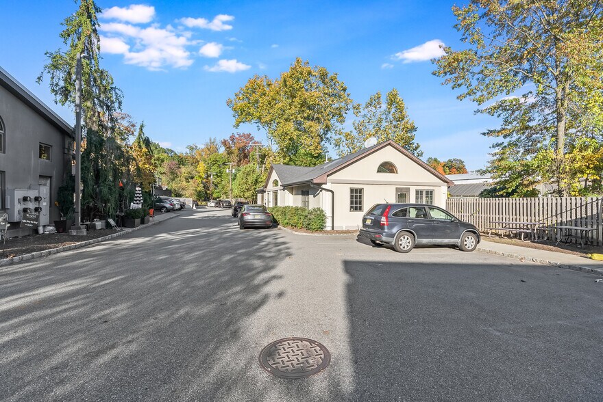 More Photos Of 271 Grove Ave, Verona Office For Lease