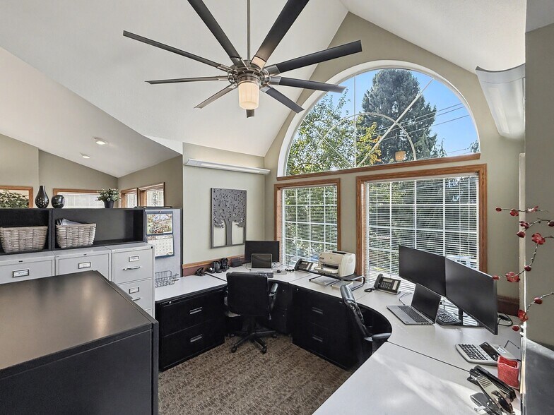More Photos Of 1038 W Davidson Ave, Coeur d'Alene Office For Sale