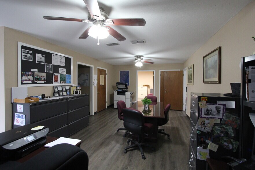 More Photos Of 603 E Empresario St, Refugio Office For Sale
