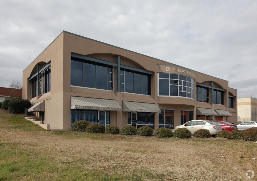 More Photos Of 110 Holiday Dr, Macon-Bibb Medical For Sale
