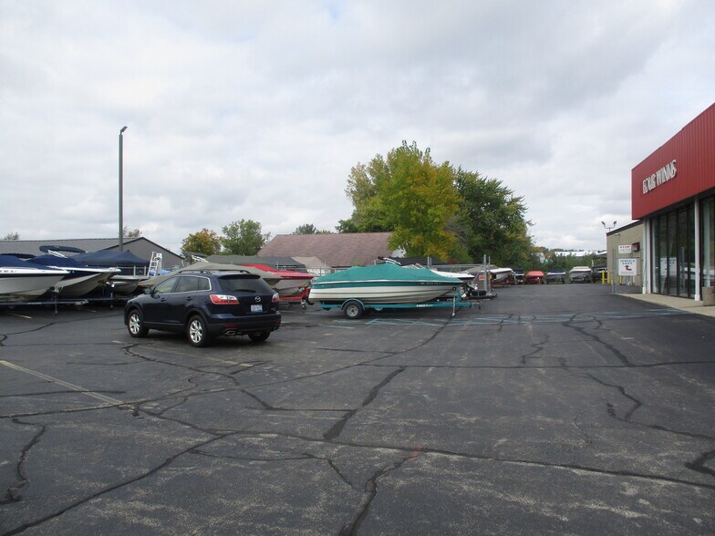 More Photos Of 345 Lake Michigan Dr, Grand Rapids Storefront For Sale