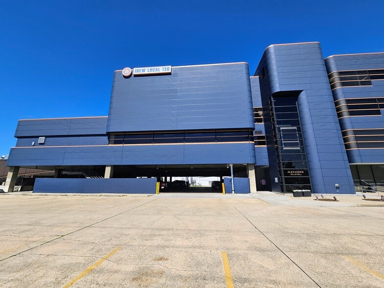 More Photos Of 3200 Ridgelake Dr, Metairie Office For Lease