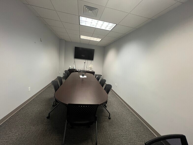 More Photos Of 5701 W Talavi Blvd, Glendale Office For Lease