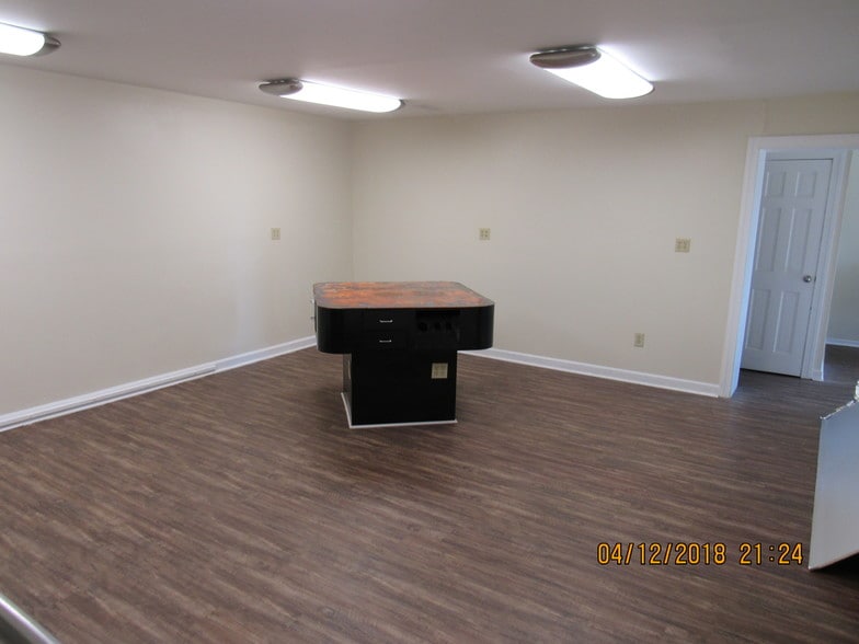 More Photos Of 2850 King William Ave, West Point Storefront Retail Office For Lease