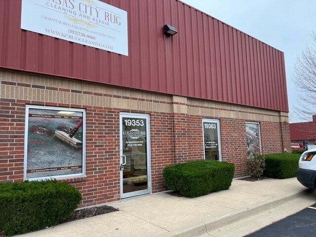 More Photos Of 19313-19363 W 151st Ter, Olathe Warehouse For Lease