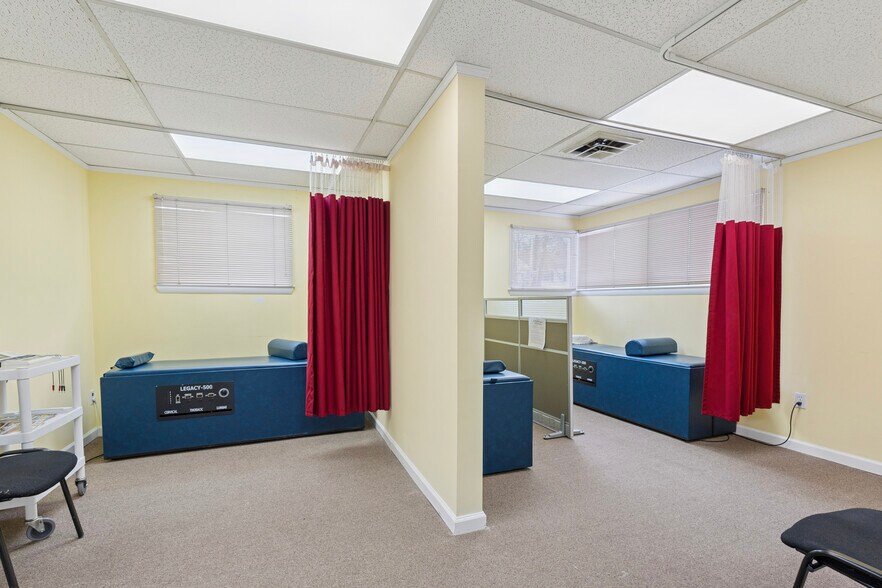 More Photos Of 81 Somerset Dr, Willingboro Medical For Sale