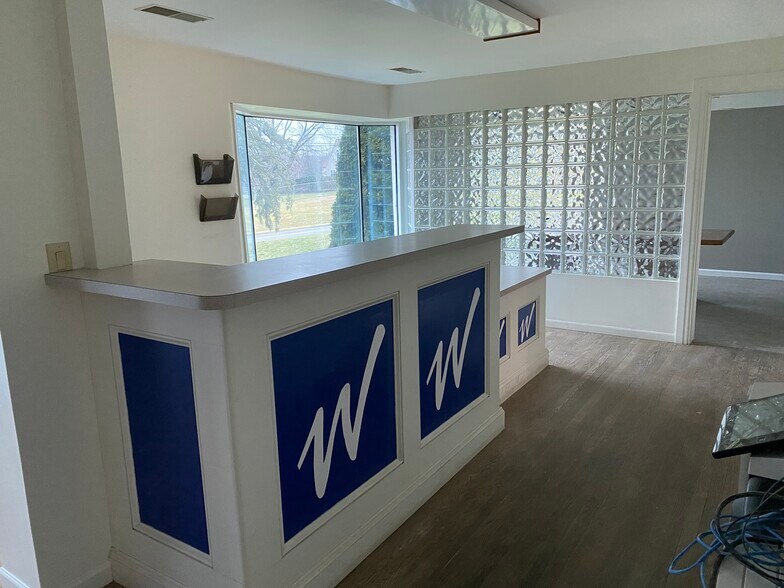 More Photos Of 1720 Valley View Rd, Hermitage Office For Sale