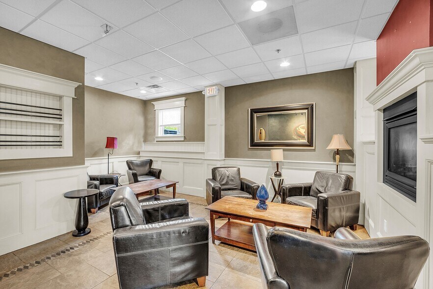 More Photos Of 307 Grafton St, Shrewsbury Office For Lease