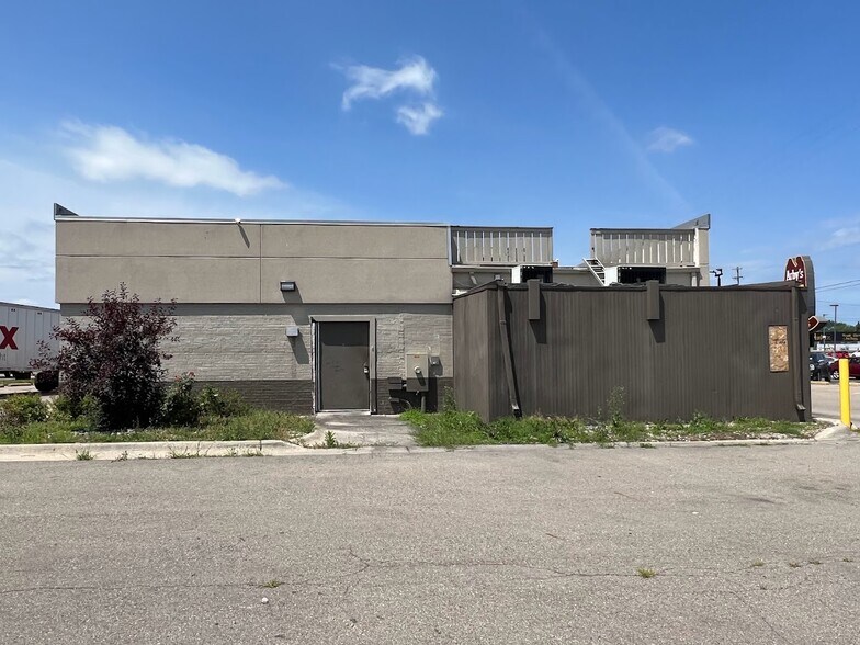 More Photos Of 3625 S Dort Hwy, Flint Fast Food For Lease