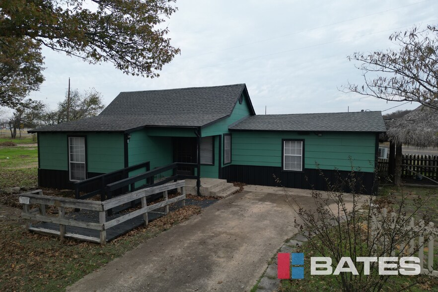 More Photos Of 653 Sardis St, Midlothian Restaurant For Lease