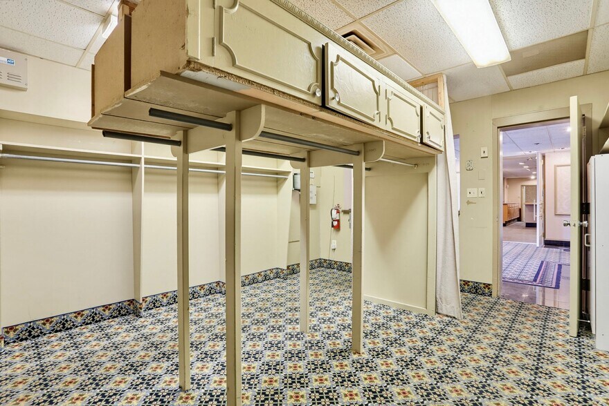 More Photos Of 505 Jermor Ln, Westminster Restaurant For Lease