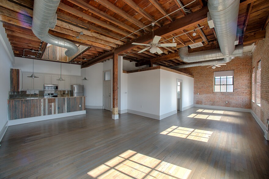 701 W Magnolia Ave, Fort Worth, TX 76104 For Lease