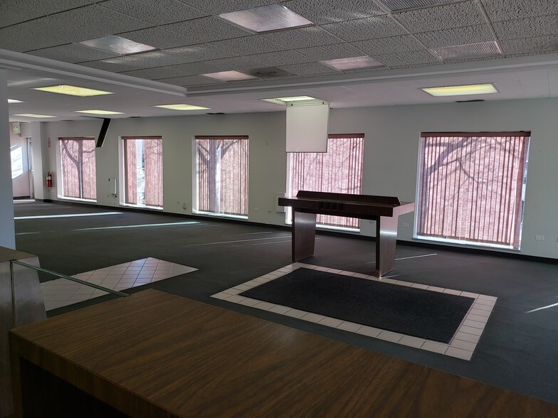 More Photos Of 7600 W 63rd St, Summit General Retail For Sale