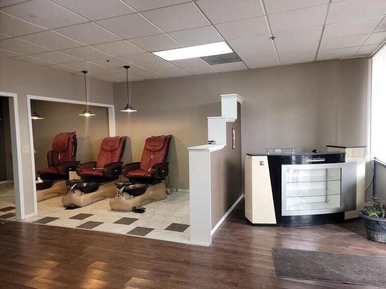 More Photos Of 6249 E 21st St, Wichita Storefront For Lease