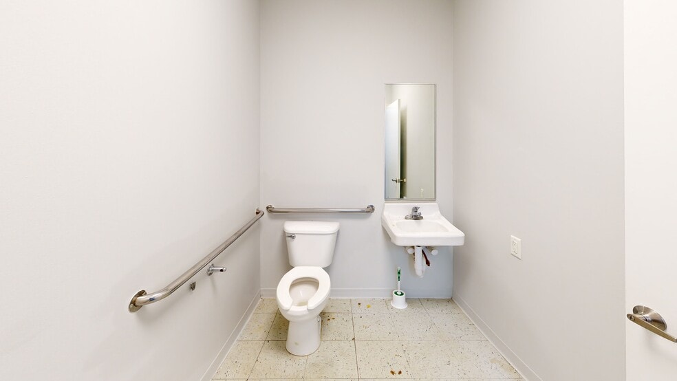 More Photos Of 635 Petro Point Dr, Lake Charles Office For Sale