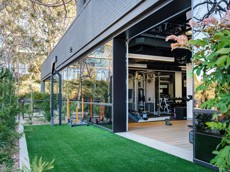 More Photos Of 12626 High Bluff Dr, San Diego Unknown For Lease