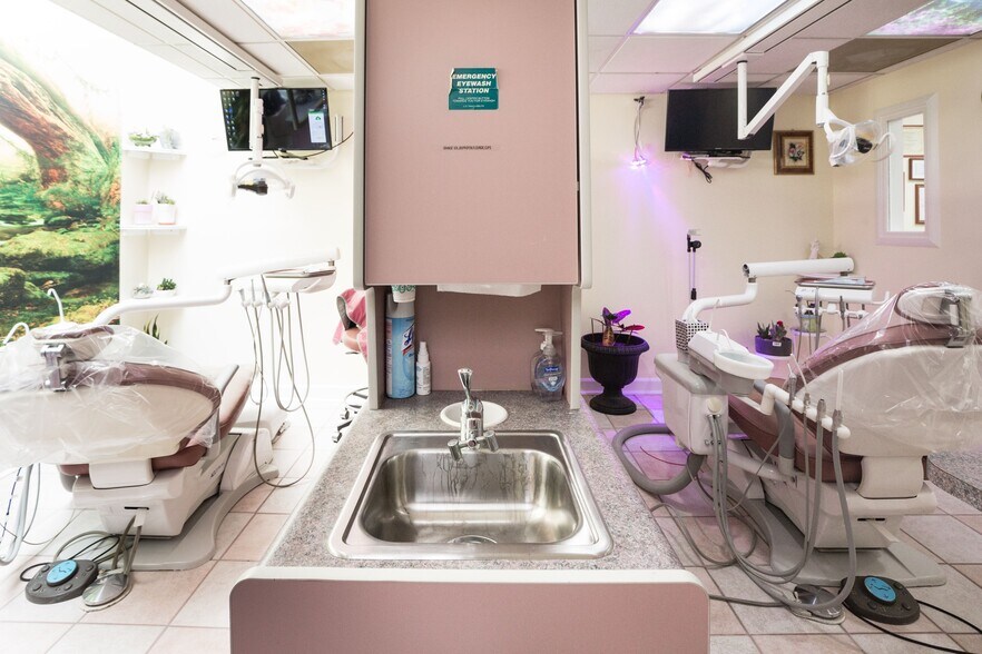 More Photos Of 931-947 Russell Ave, Gaithersburg Medical For Lease