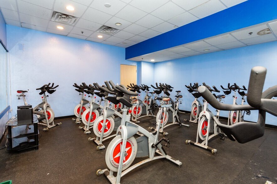 More Photos Of 38 Swampscott Rd, Salem Self Storage For Lease