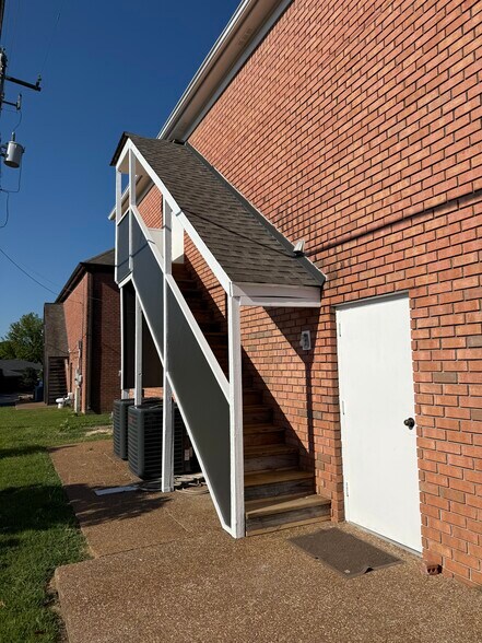 More Photos Of 2820 Summer Oaks Dr, Bartlett Office For Sale