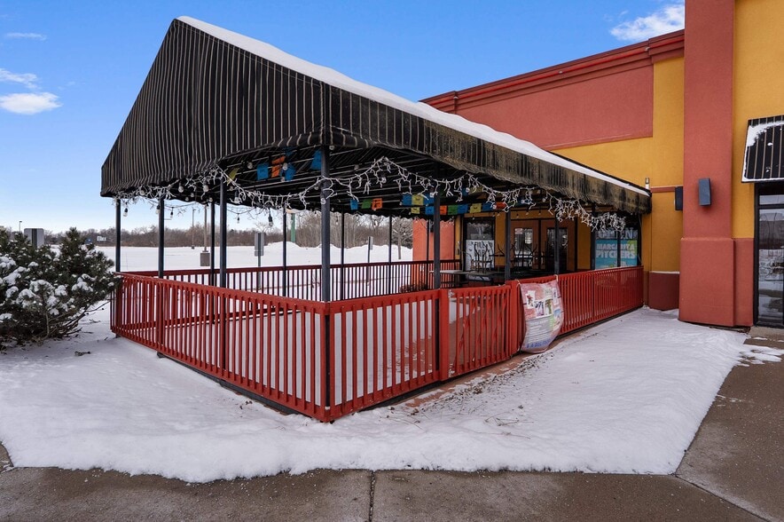 More Photos Of 850 Kepler Dr, Green Bay Restaurant For Sale